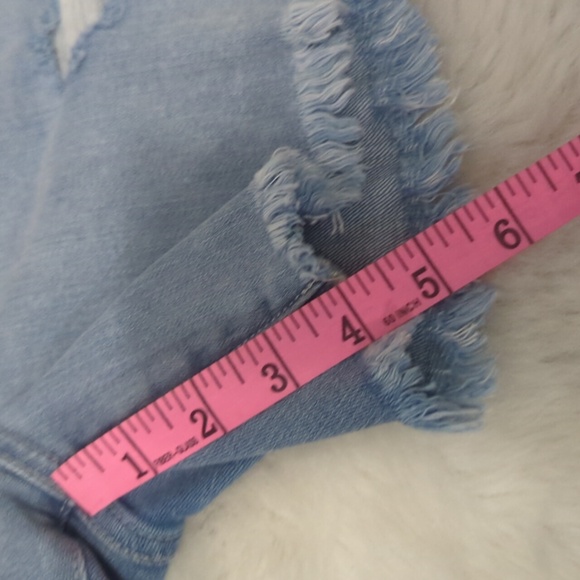 PINKBLUSH Light Wash Distressed Frayed Hem Denim Shorts ~ NWT - Picture 12 of 12